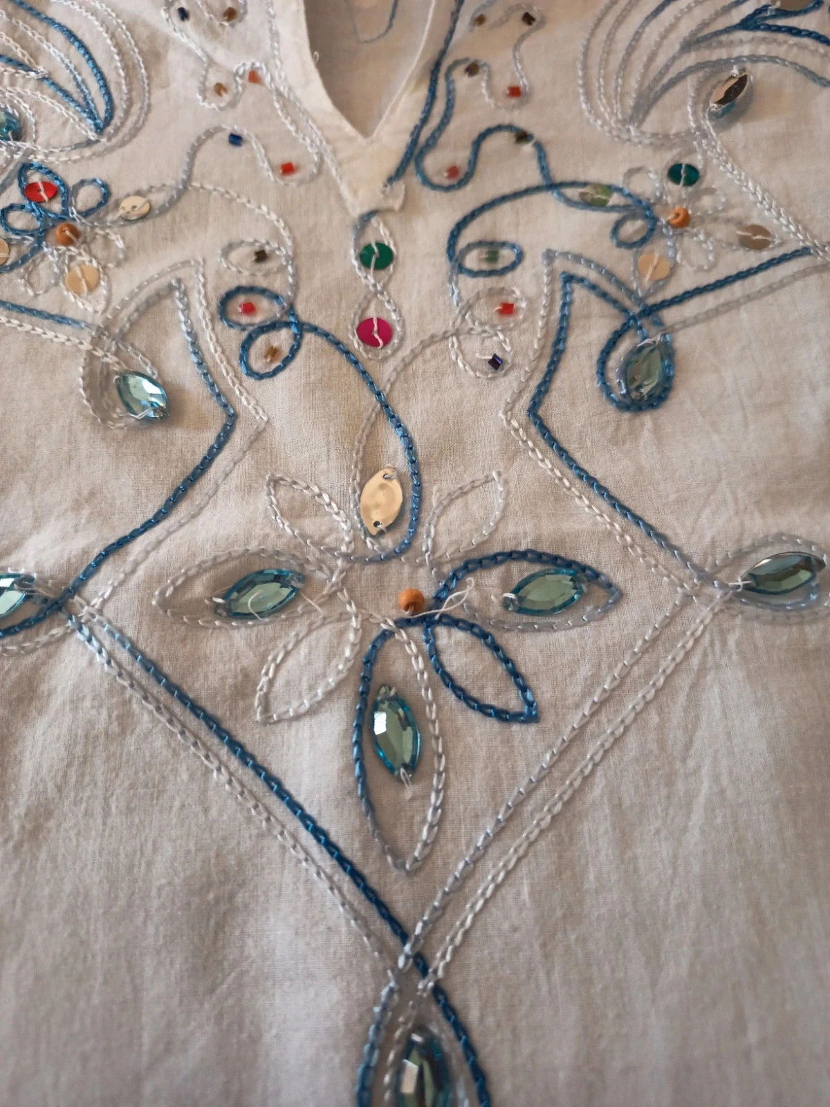 White tunic with embroidery and rhinestones – photo 3